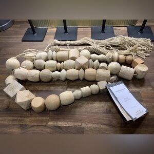 THRESHOLD Wood garland NWT